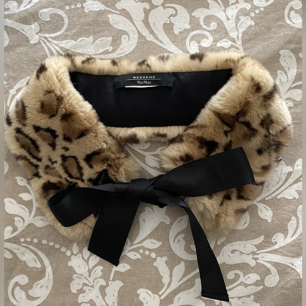 MaxMara Weekend Leopard Print Genuine Fur Collar with Ties